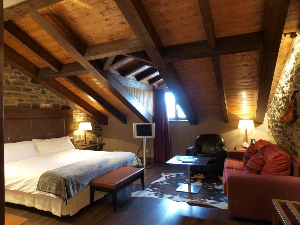 Los Siete Reyes Ainsa Room photo